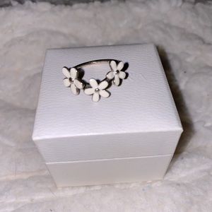 Pandora flower ring